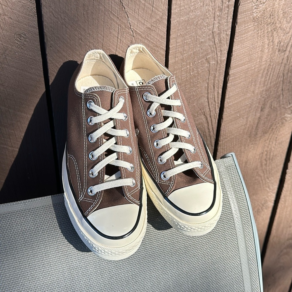 NWT brown chuck 70s. Comes with box